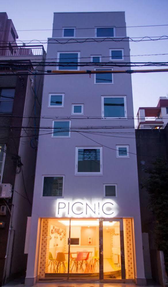 Picnic Hostel Osaka Bagian luar foto